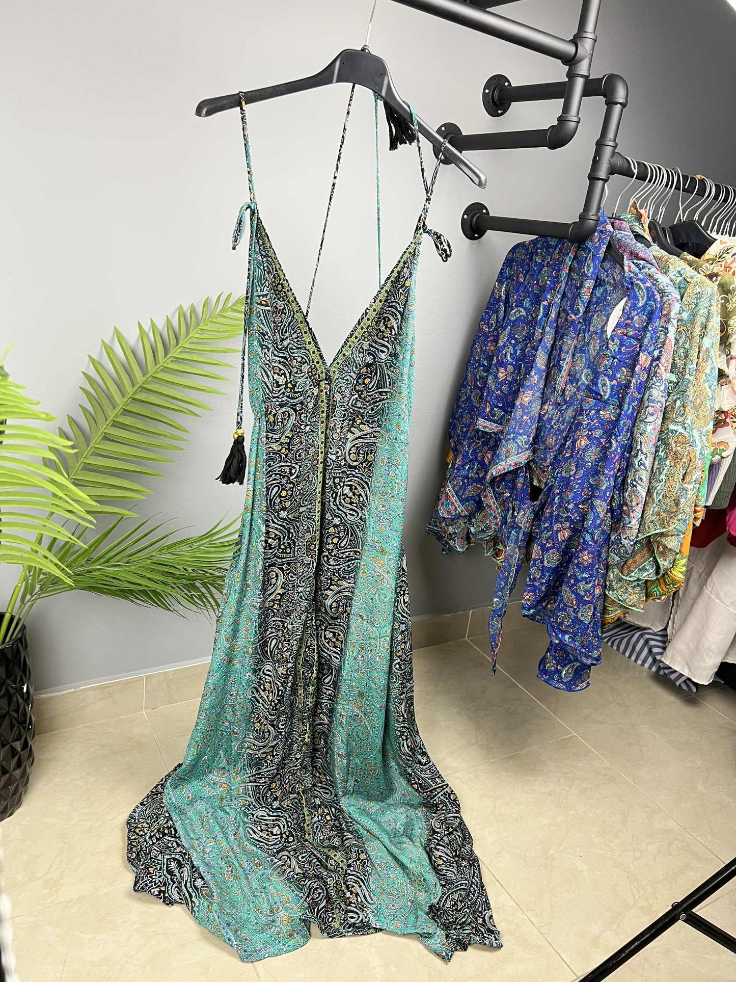 ΕΝΤΥΠΩΣΙΑΚΟ BOHO ΦΟΡΕΜΑ MAXI - ΤΥΡΚΟΥΑΖ/ΜΑΥΡΟ | C&M