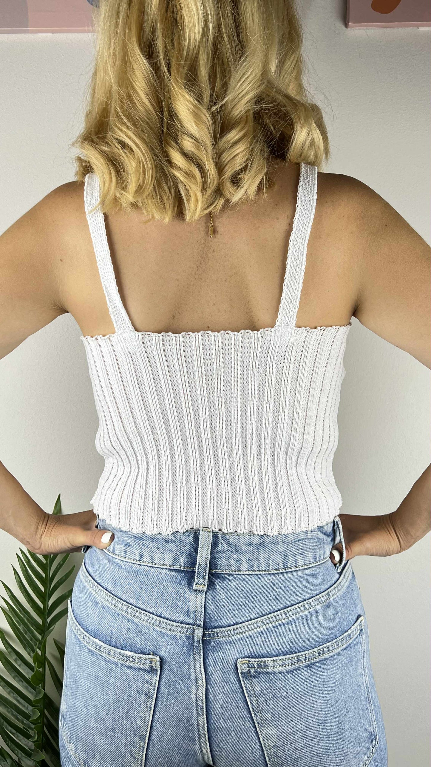 Λευκό Πλεκτό Τοπ με Διάτρητο Σχέδιο και V-Λαιμόκοψη | C&M