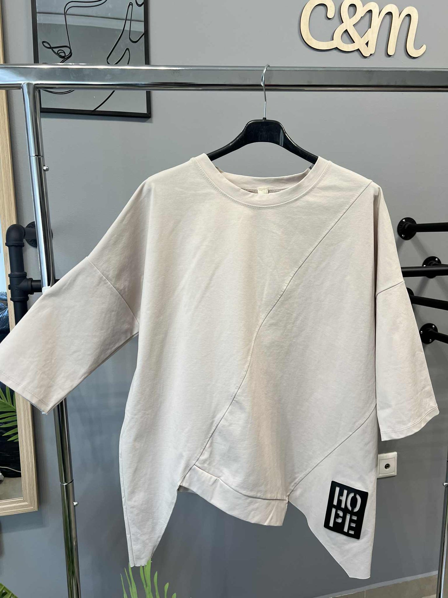 ΓΚΡΙ ΑΝΟΙΧΤΗ ΑΣΥΜΜΕΤΡΗ ΜΠΛΟΥΖΑ HOPE=Ελπίδα - Plus size | C&M