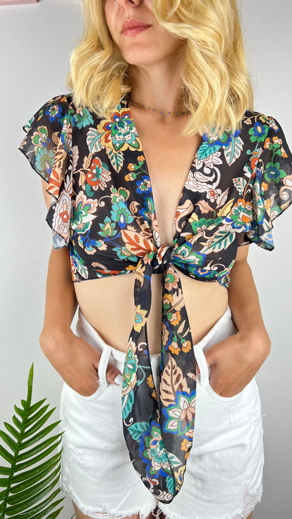 Καλοκαιρινό BOHO Φλοράλ Τοπ με Δέσιμο Βάση Μάυρη | C&M