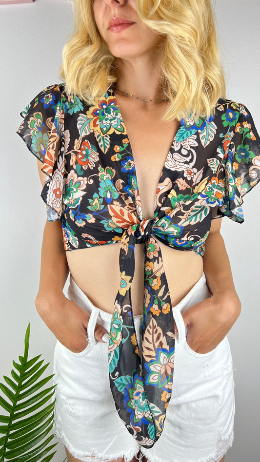 Καλοκαιρινό BOHO Φλοράλ Τοπ με Δέσιμο Βάση Μάυρη | C&M