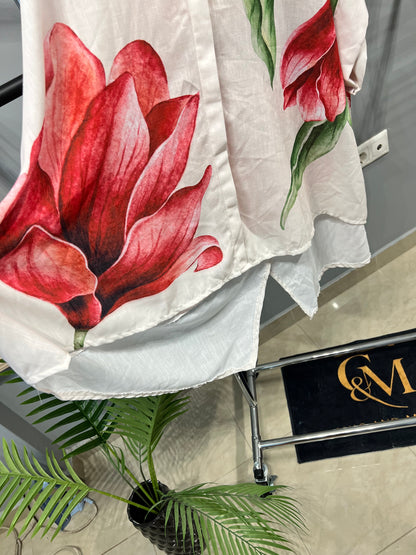 Έκτη πραγματική φωτογραφία φλοράλ πουκαμίσου κόκκινα τριαντάφυλλα plus size | C&M