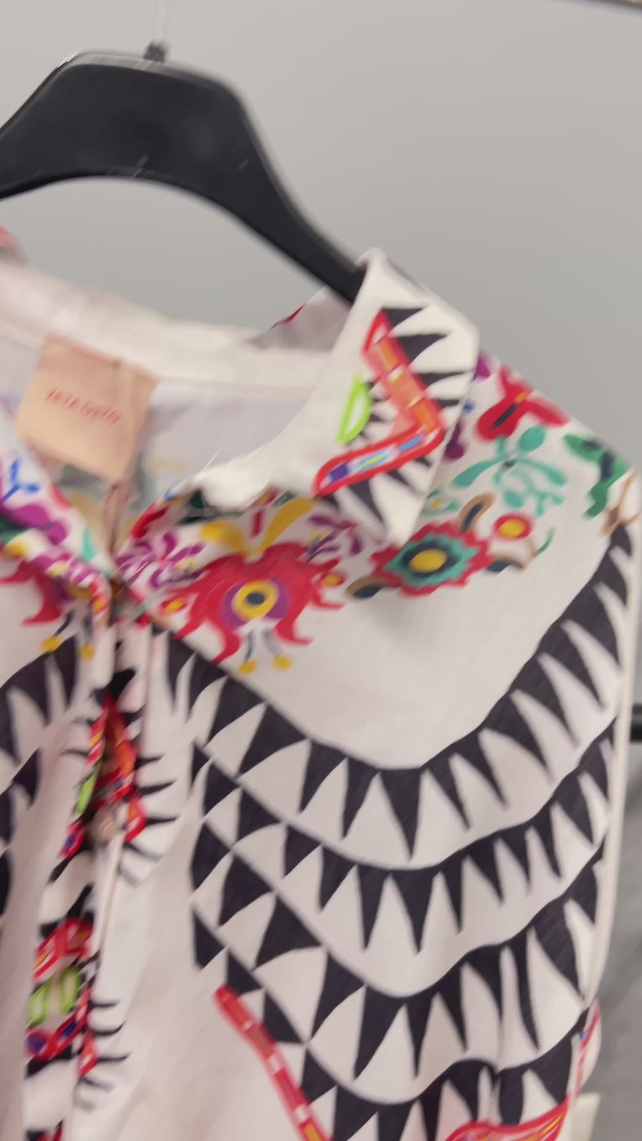 Βίντεο plus size πουκάμισου 6XL με παραδοσιακά μοτίβα - τελευταία κομμάτια εθνικό στυλ για γυναίκες υπερμεγέθη, λεπτομερής παρουσίαση από €54.70 σε €22.70